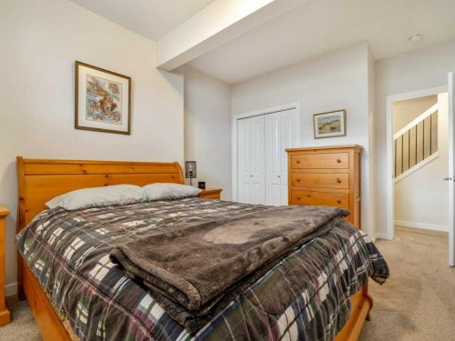 1-322 Northlander Bend West, Lethbridge, AB - Indoor Photo Showing Bedroom