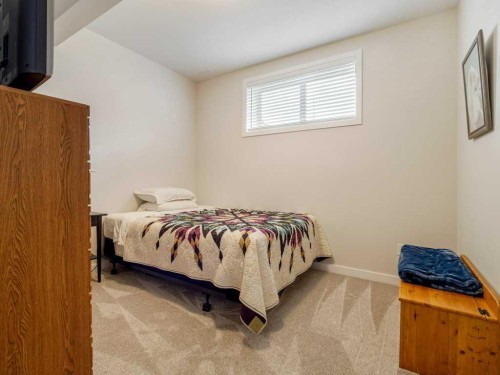 1-322 Northlander Bend West, Lethbridge, AB - Indoor Photo Showing Bedroom