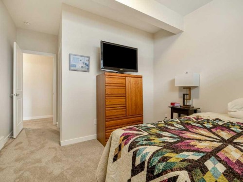 1-322 Northlander Bend West, Lethbridge, AB - Indoor Photo Showing Bedroom