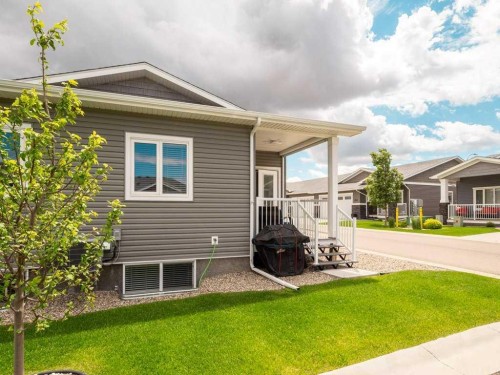 1-322 Northlander Bend West, Lethbridge, AB - Outdoor
