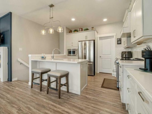 1-322 Northlander Bend West, Lethbridge, AB - Indoor Photo Showing Kitchen With Upgraded Kitchen