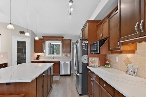65 Canyoncrest Point West, Lethbridge, AB 