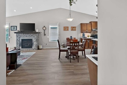 65 Canyoncrest Point West, Lethbridge, AB 