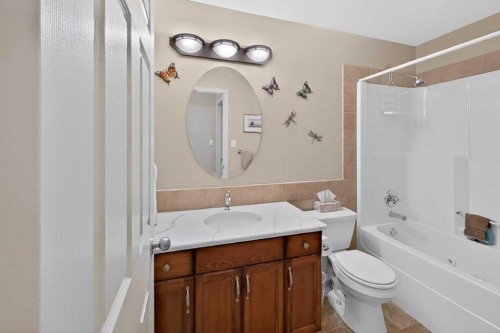 65 Canyoncrest Point West, Lethbridge, AB 