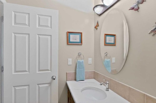 65 Canyoncrest Point West, Lethbridge, AB 