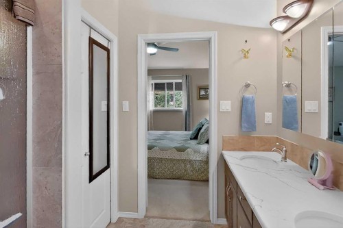 65 Canyoncrest Point West, Lethbridge, AB 