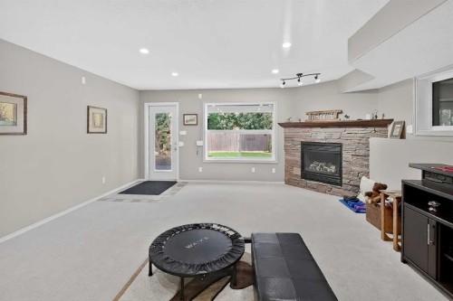 65 Canyoncrest Point West, Lethbridge, AB 