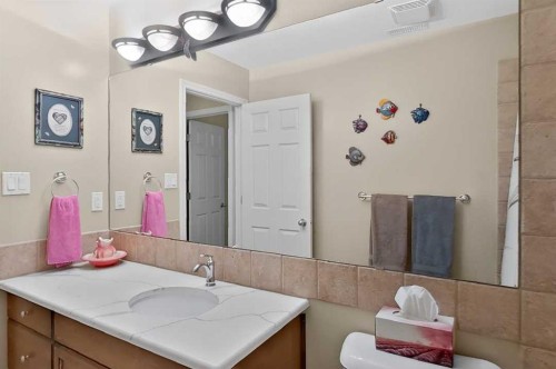 65 Canyoncrest Point West, Lethbridge, AB 