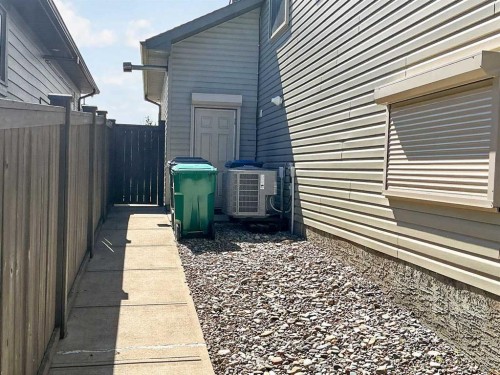 65 Canyoncrest Point West, Lethbridge, AB 
