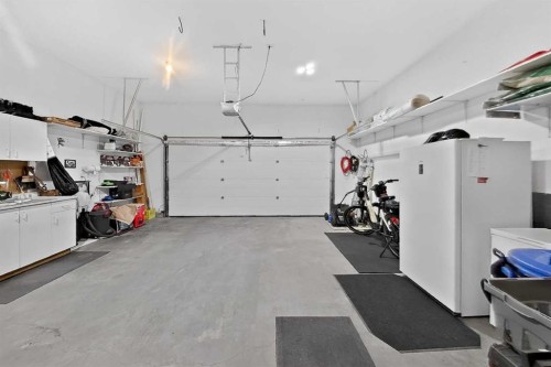 65 Canyoncrest Point West, Lethbridge, AB 