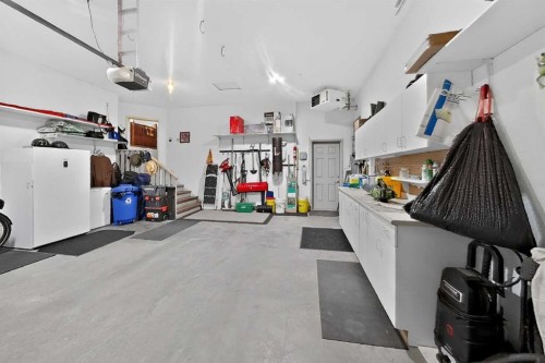 65 Canyoncrest Point West, Lethbridge, AB 