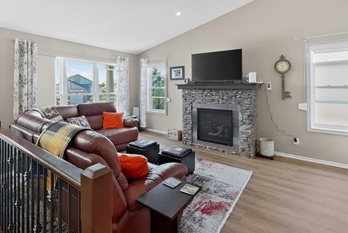 65 Canyoncrest Point West, Lethbridge, AB 