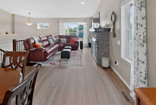 65 Canyoncrest Point West, Lethbridge, AB 