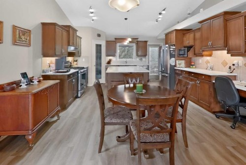 65 Canyoncrest Point West, Lethbridge, AB 