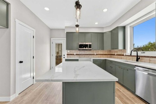 74 Riverpark Boulevard West, Lethbridge, AB - Indoor Photo Showing Kitchen With Upgraded Kitchen