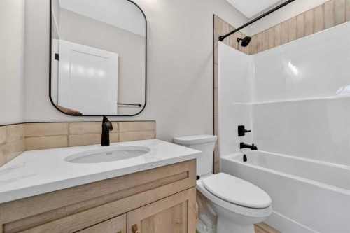 74 Riverpark Boulevard West, Lethbridge, AB - Indoor Photo Showing Bathroom