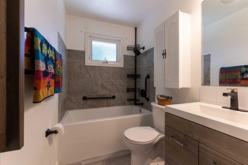 2206 5A Avenue North, Lethbridge, AB 