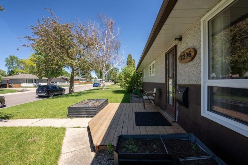 2206 5A Avenue North, Lethbridge, AB 