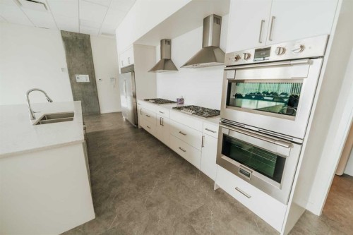 331-102 Scenic Drive North, Lethbridge, AB - Indoor Photo Showing Kitchen With Double Sink
