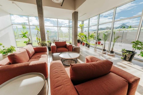 331-102 Scenic Drive North, Lethbridge, AB - Indoor Photo Showing Living Room