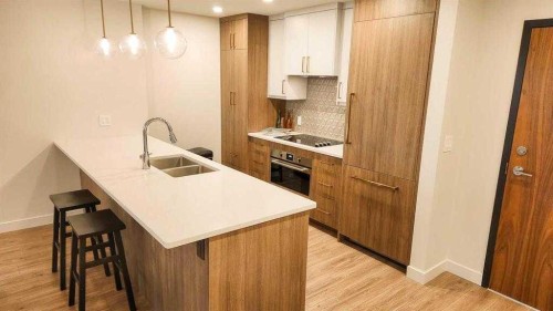 331-102 Scenic Drive North, Lethbridge, AB - Indoor Photo Showing Kitchen With Double Sink With Upgraded Kitchen