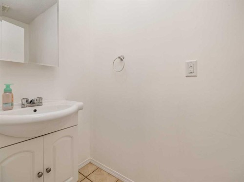 2-269 Laval Boulevard West, Lethbridge, AB 