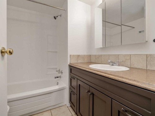 2-269 Laval Boulevard West, Lethbridge, AB 