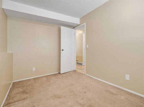 2-269 Laval Boulevard West, Lethbridge, AB 