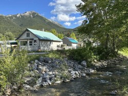 13202 19 Avenue Blairmore, AB T0K 0E0