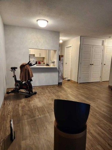 101-440 Columbia Boulevard West, Lethbridge, AB - Indoor