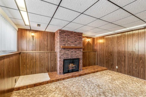 47 Ryerson Road West, Lethbridge, AB - Indoor With Fireplace