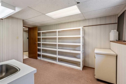 47 Ryerson Road West, Lethbridge, AB - Indoor Photo Showing Other Room
