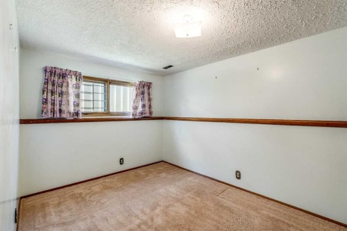 47 Ryerson Road West, Lethbridge, AB - Indoor Photo Showing Other Room