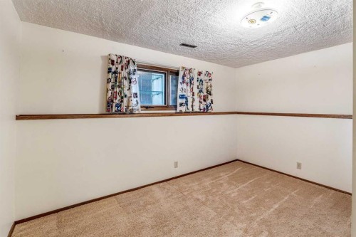 47 Ryerson Road West, Lethbridge, AB - Indoor Photo Showing Other Room