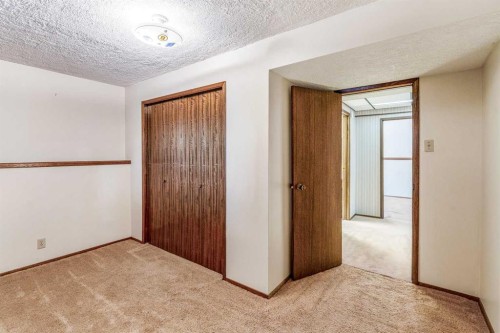47 Ryerson Road West, Lethbridge, AB - Indoor Photo Showing Other Room