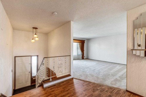 47 Ryerson Road West, Lethbridge, AB - Indoor Photo Showing Other Room