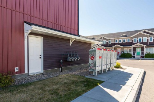 208-210 Firelight Way West, Lethbridge, AB 