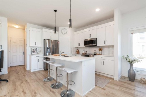208-210 Firelight Way West, Lethbridge, AB 