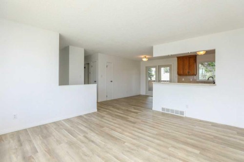 316 Leaside Avenue South, Lethbridge, AB 