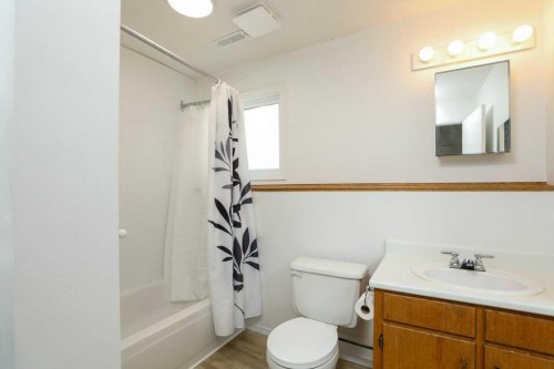 316 Leaside Avenue South, Lethbridge, AB 