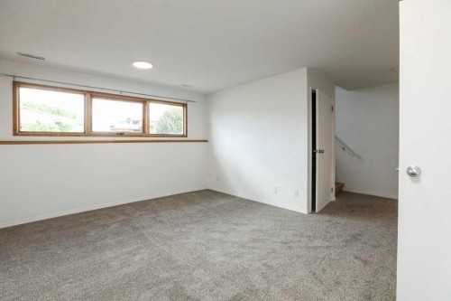 316 Leaside Avenue South, Lethbridge, AB 