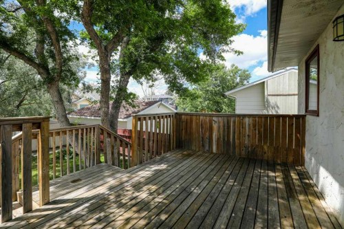 316 Leaside Avenue South, Lethbridge, AB 