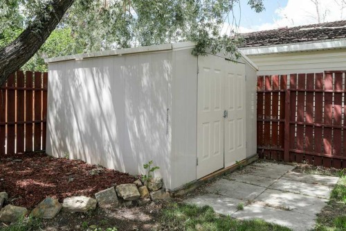 316 Leaside Avenue South, Lethbridge, AB 