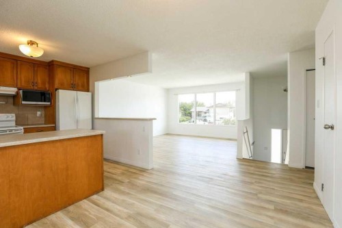316 Leaside Avenue South, Lethbridge, AB 