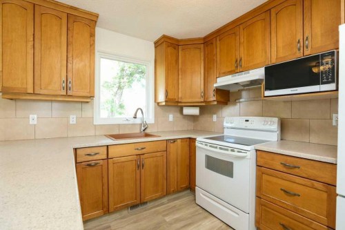 316 Leaside Avenue South, Lethbridge, AB 