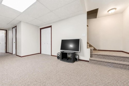5205 55 Street, Taber, AB - Indoor Photo Showing Other Room
