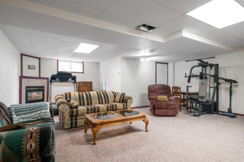 5205 55 Street, Taber, AB - Indoor Photo Showing Other Room