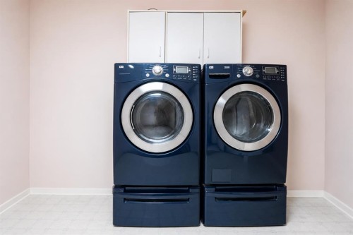 5205 55 Street, Taber, AB - Indoor Photo Showing Laundry Room