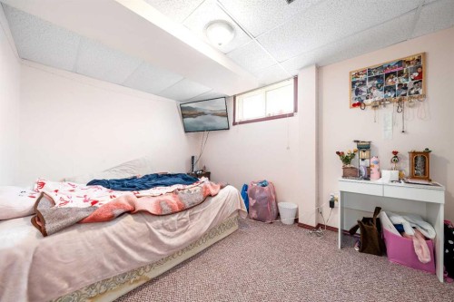5205 55 Street, Taber, AB - Indoor Photo Showing Bedroom