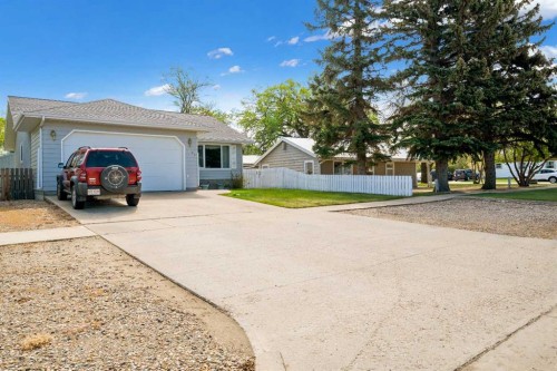 5205 55 Street, Taber, AB - Outdoor